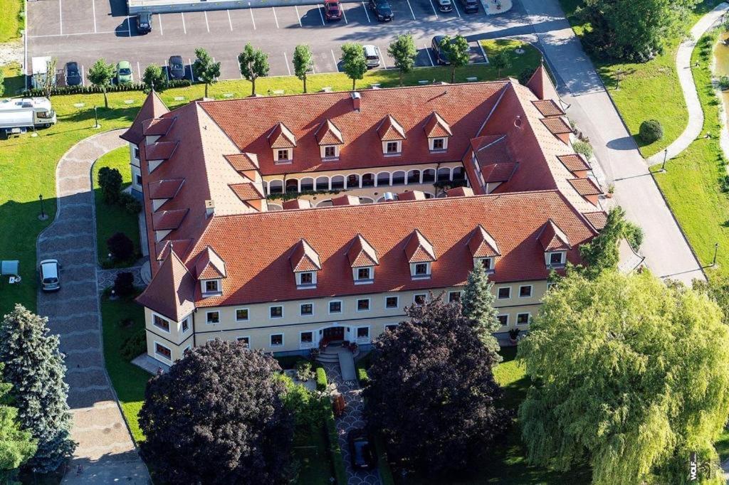 Almtalhotel Pettenbach Eksteriør billede