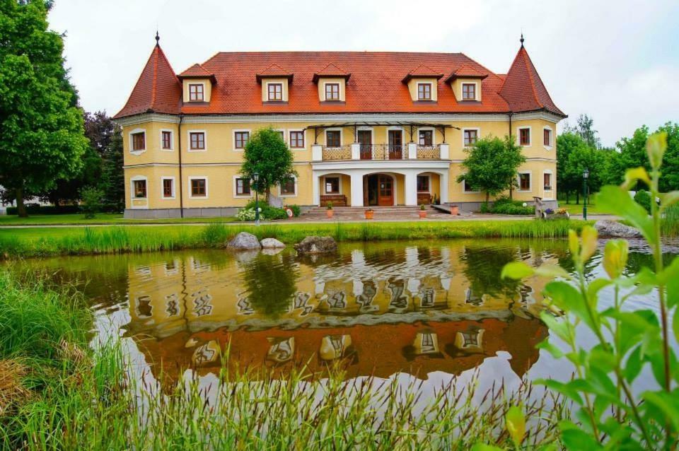 Almtalhotel Pettenbach Eksteriør billede
