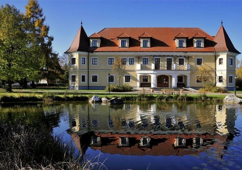 Almtalhotel Pettenbach Eksteriør billede